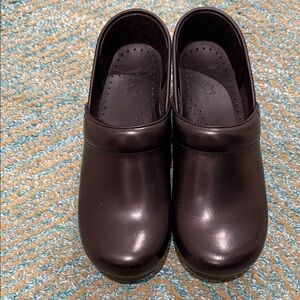 Dansko Black Leather Clogs size 39 EUC